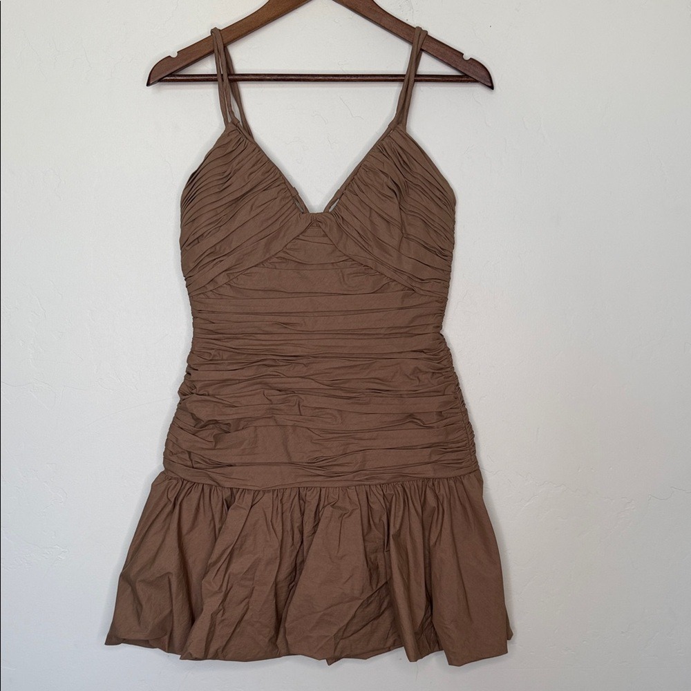 AMUR Annamarie Ruched Bubble Hem Mini Dress Taupe Size 4 NWOT - Picture 2 of 4